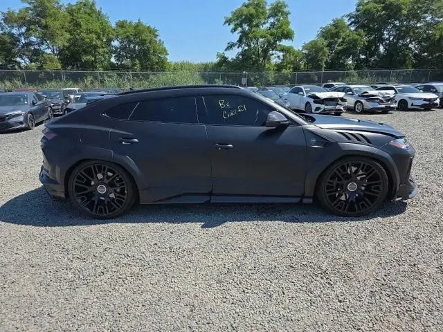 2021 LAMBORGHINI URUS