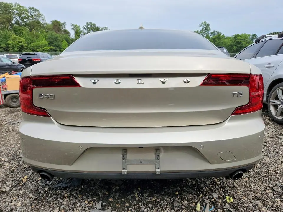 2018 VOLVO S90 T5 MOMENTUM  