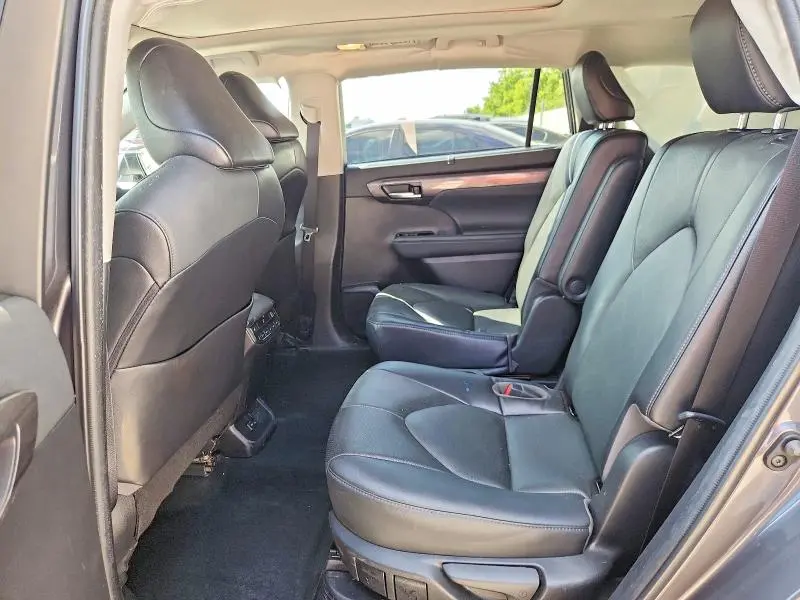 2022 TOYOTA HIGHLANDER HYBRID PLATINUM  