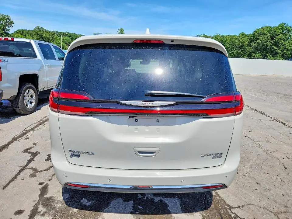 2021 CHRYSLER PACIFICA LIMITED  