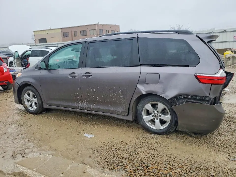 2020 TOYOTA SIENNA LE 8-PASSENGER  