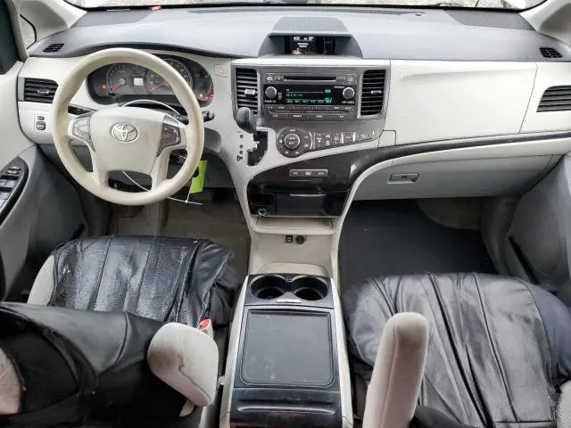 2013 TOYOTA SIENNA LE  