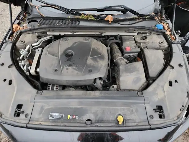 2017 VOLVO S90 T6 MOMENTUM  