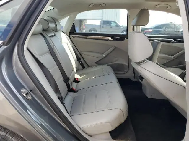 2016 VOLKSWAGEN PASSAT SE