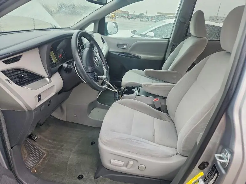 2015 TOYOTA SIENNA LE  