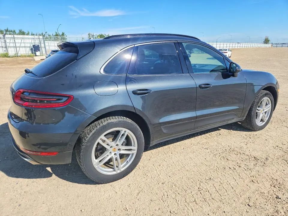 2017 PORSCHE MACAN   
