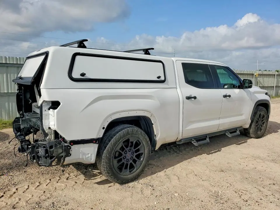 2023 TOYOTA TUNDRA CREWMAX SR5  