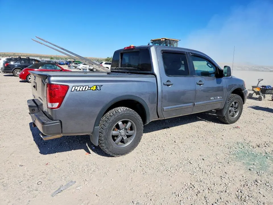 2014 NISSAN TITAN SV  