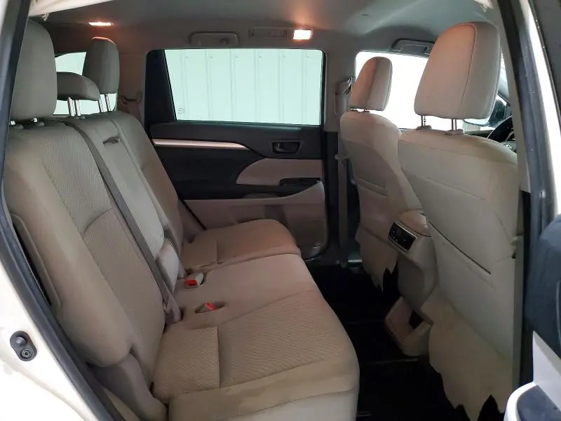 2017 TOYOTA HIGHLANDER LE  
