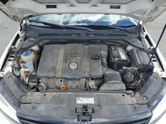2011 VOLKSWAGEN JETTA SE  