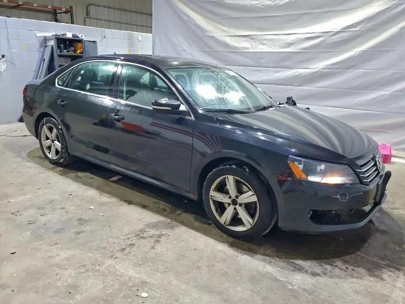 2013 VOLKSWAGEN PASSAT SE  