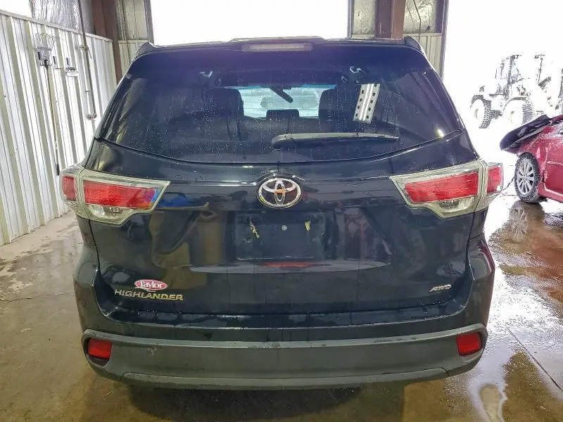 2016 TOYOTA HIGHLANDER LE  