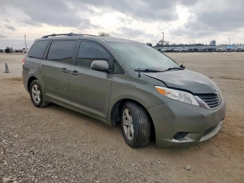 2012 TOYOTA SIENNA LE  