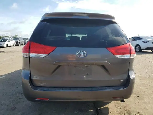 2013 TOYOTA SIENNA LE  
