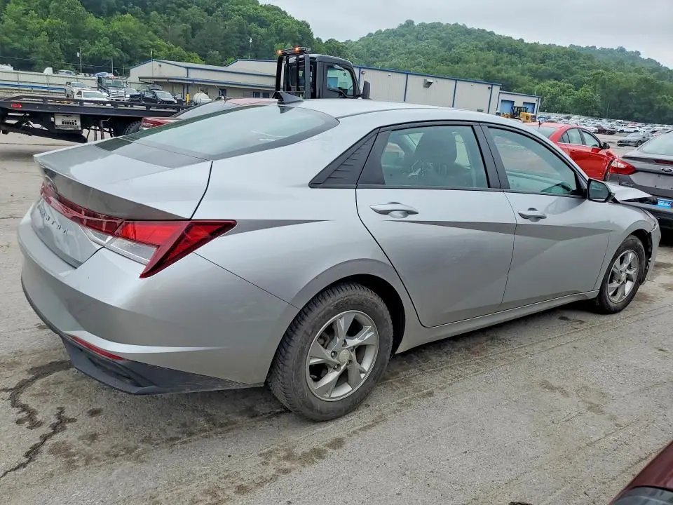 2022 HYUNDAI ELANTRA SE  