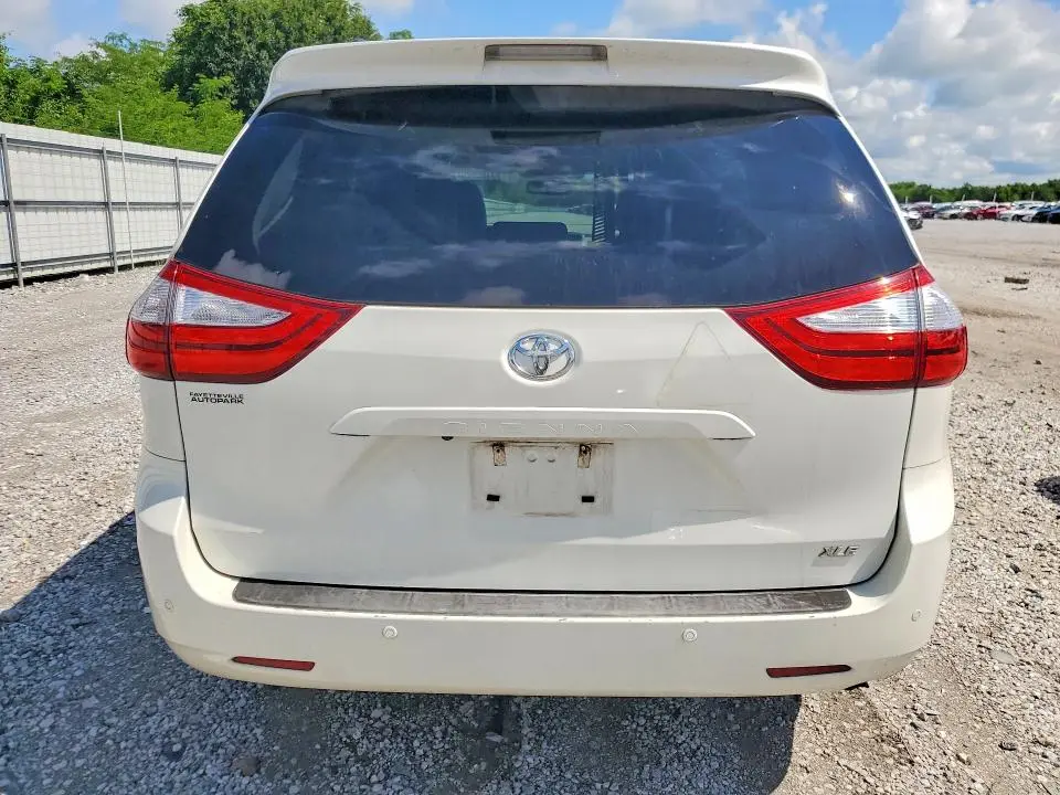 2017 TOYOTA SIENNA XLE PREMIUM 8-PASSENGER  