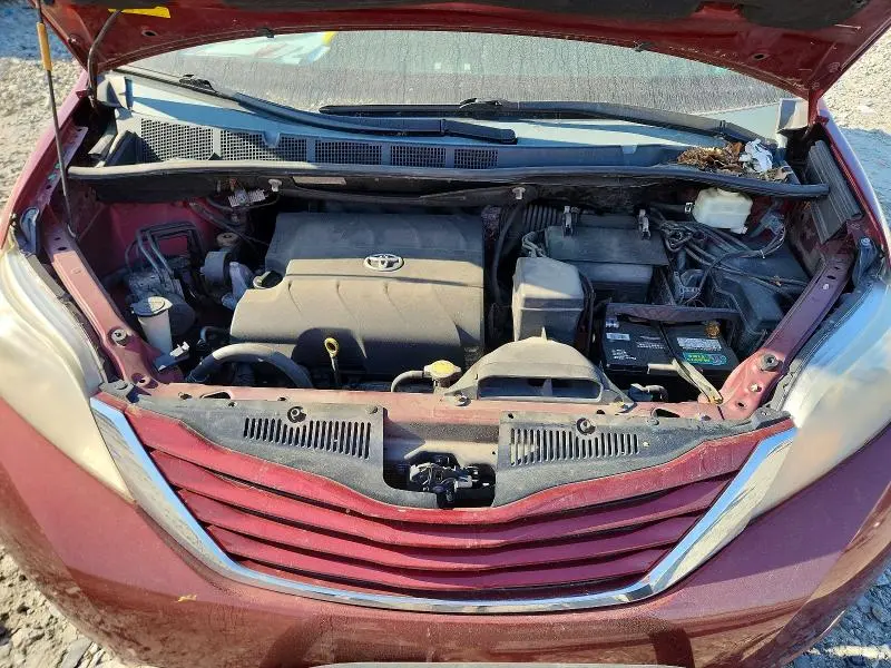 2015 TOYOTA SIENNA LE 8-PASSENGER  
