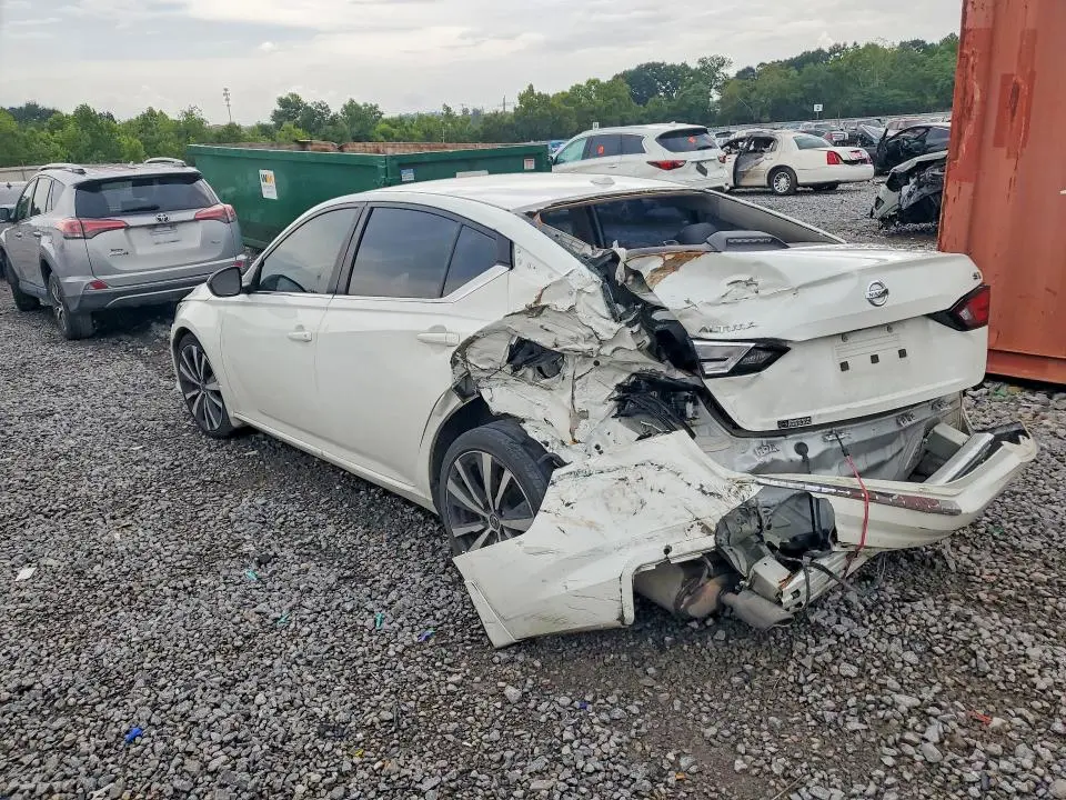 2022 NISSAN ALTIMA SR  