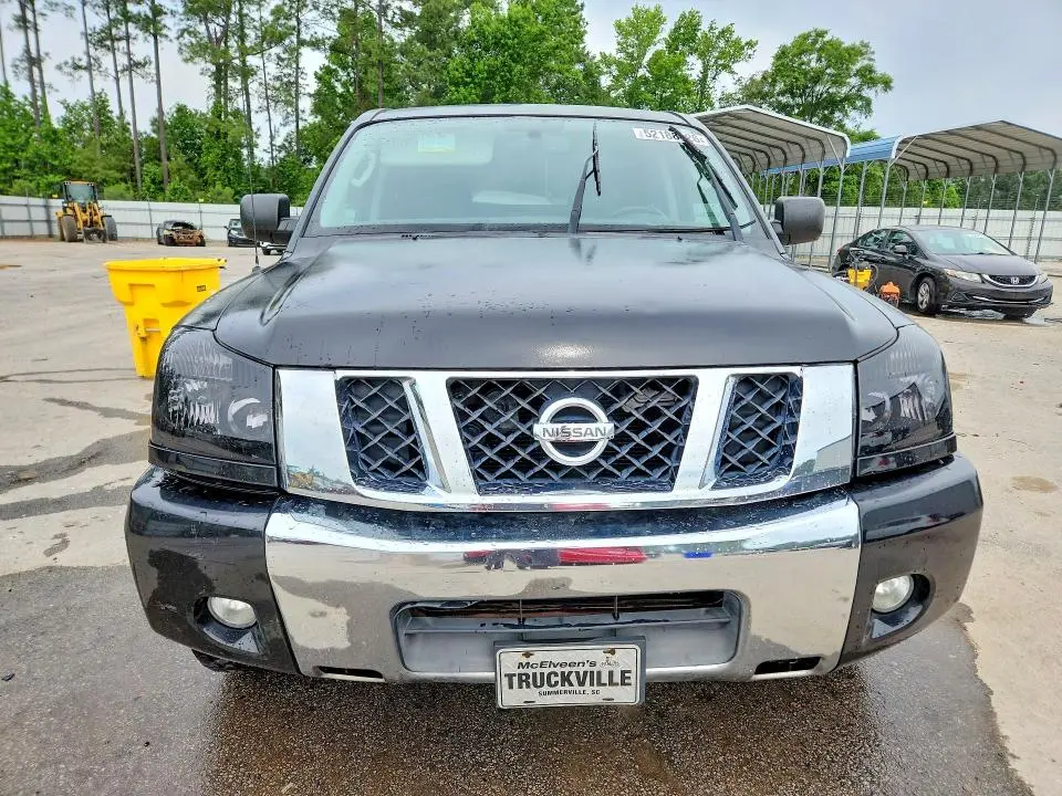 2010 NISSAN TITAN SE  