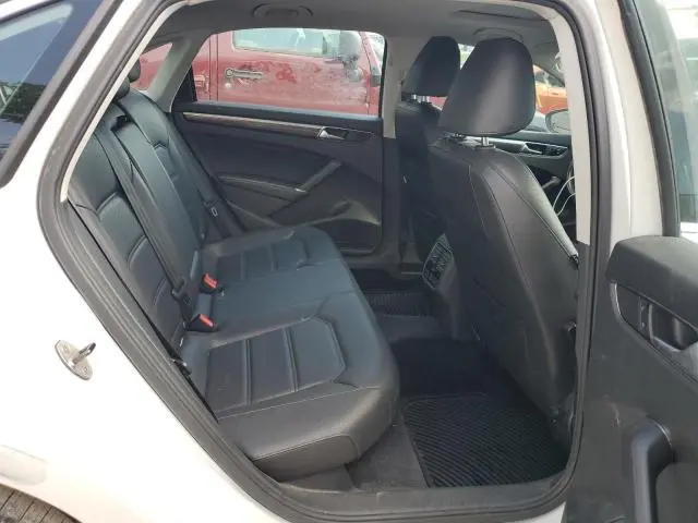 2016 VOLKSWAGEN PASSAT SE  