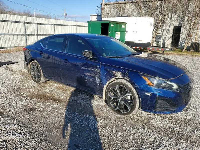 2024 NISSAN ALTIMA SR  