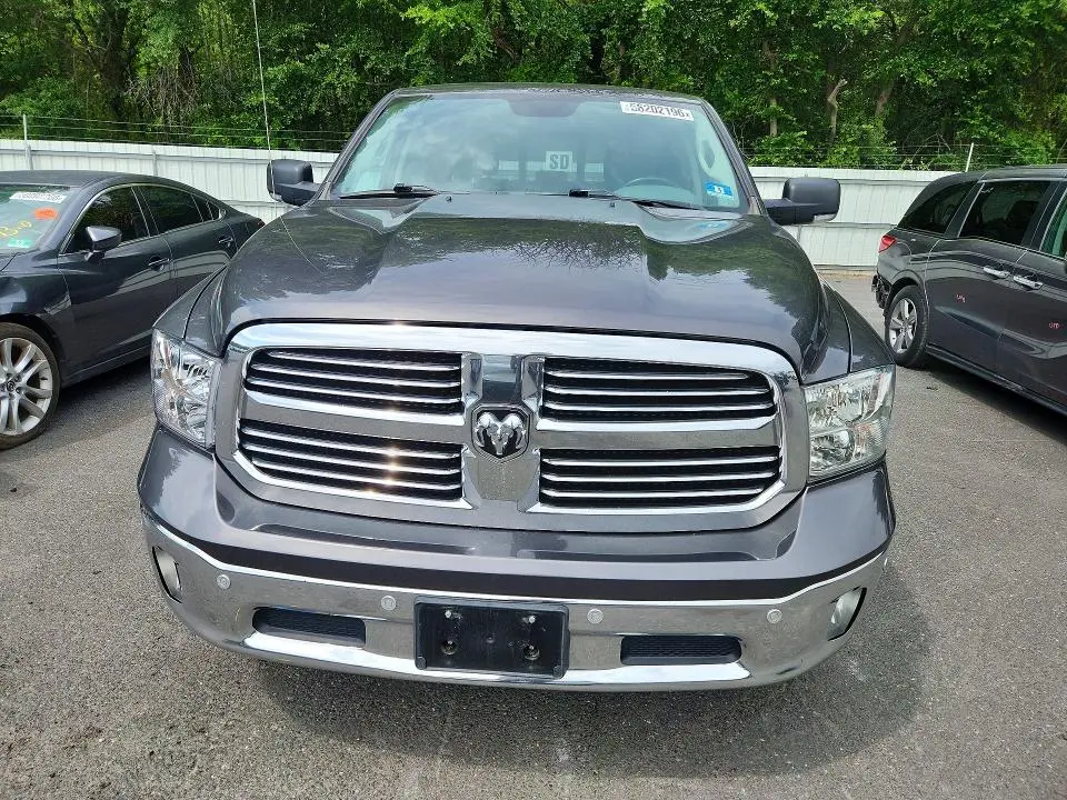 2018 RAM 1500 SLT  