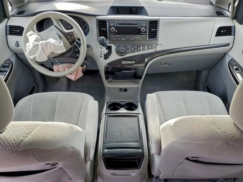2014 TOYOTA SIENNA LE  