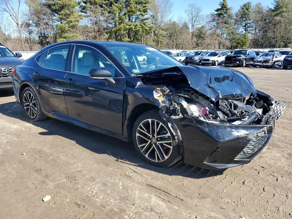 2025 TOYOTA CAMRY XLE  