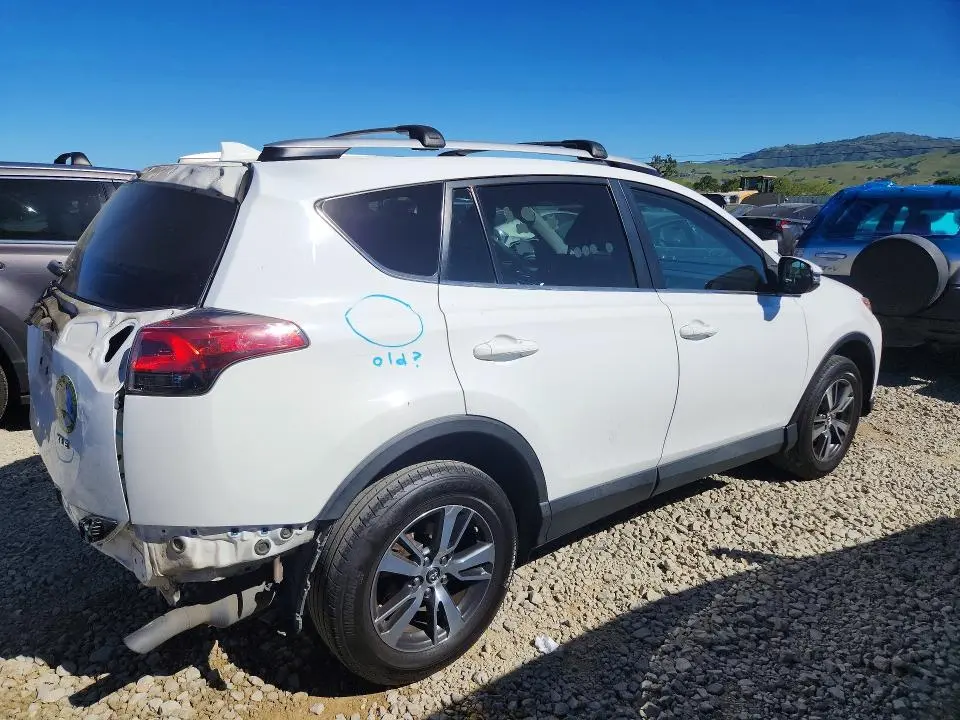 2016 TOYOTA RAV4 XLE  