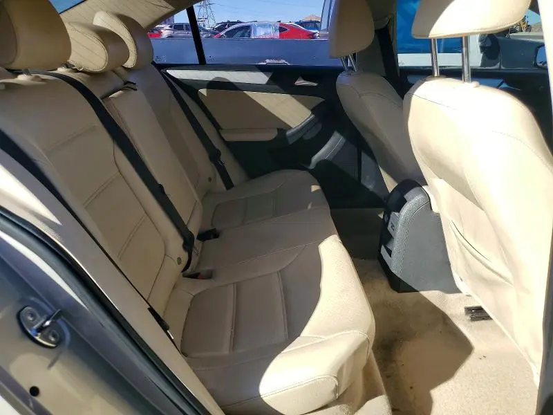 2013 VOLKSWAGEN JETTA SE  