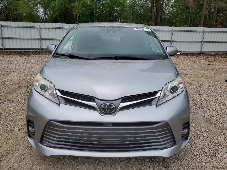 2019 TOYOTA SIENNA XLE 8-PASSENGER  