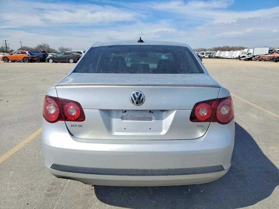 2010 VOLKSWAGEN JETTA   