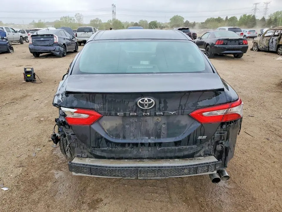2018 TOYOTA CAMRY SE  