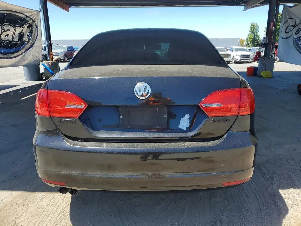 2011 VOLKSWAGEN JETTA SE  