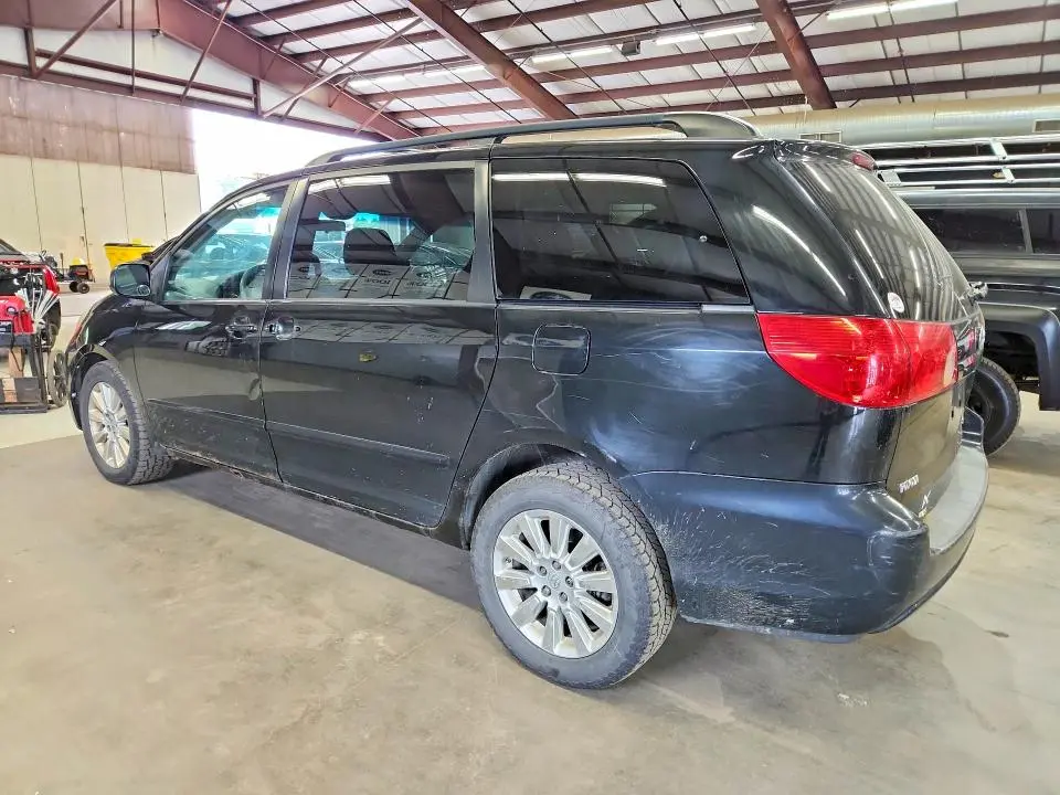 2010 TOYOTA SIENNA LE  