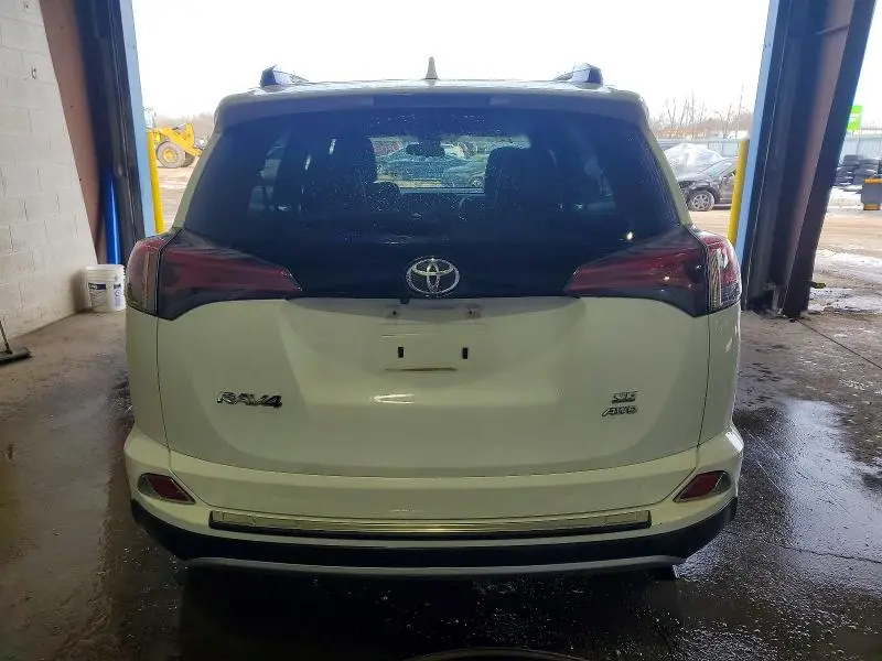 2017 TOYOTA RAV4 SE  