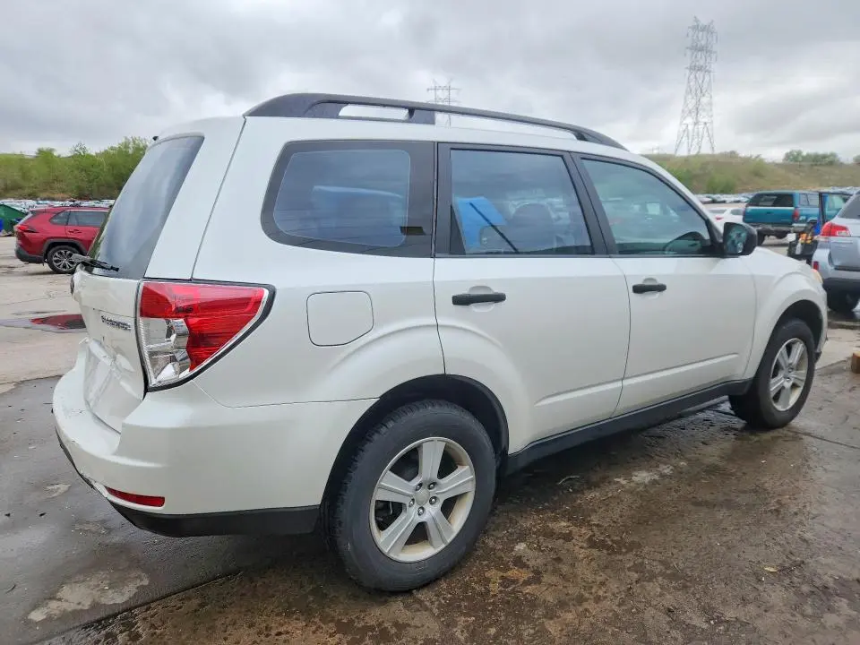 2010 SUBARU FORESTER XS  