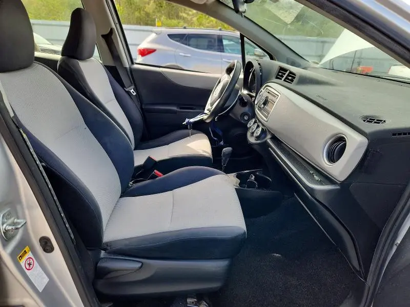 2013 TOYOTA YARIS 5-DOOR LE  