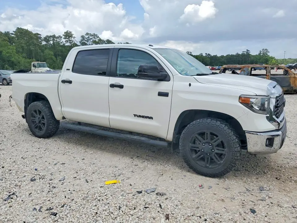2018 TOYOTA TUNDRA SR5  