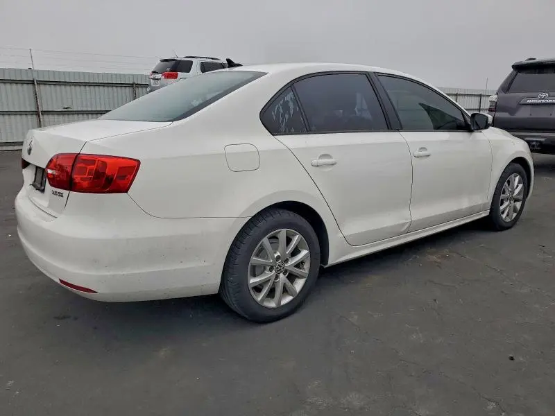 2011 VOLKSWAGEN JETTA SE  