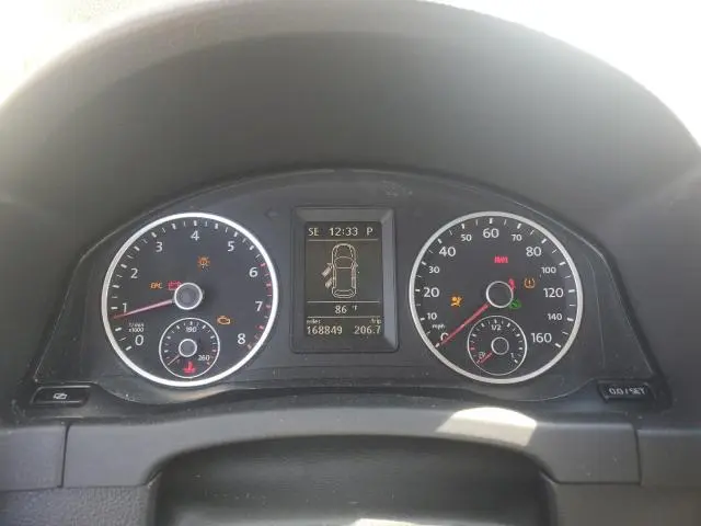 2010 VOLKSWAGEN TIGUAN SE  