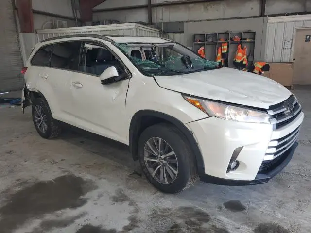 2019 TOYOTA HIGHLANDER SE  