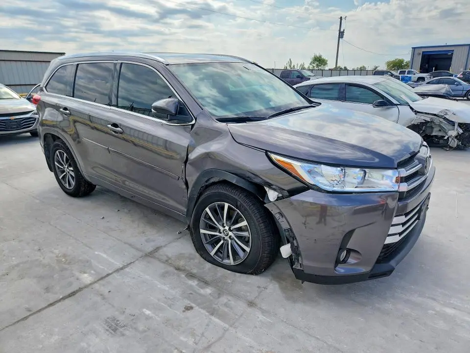 2018 TOYOTA HIGHLANDER XLE  