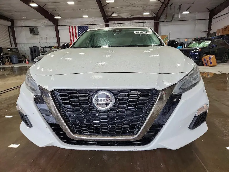 2021 NISSAN ALTIMA SR  