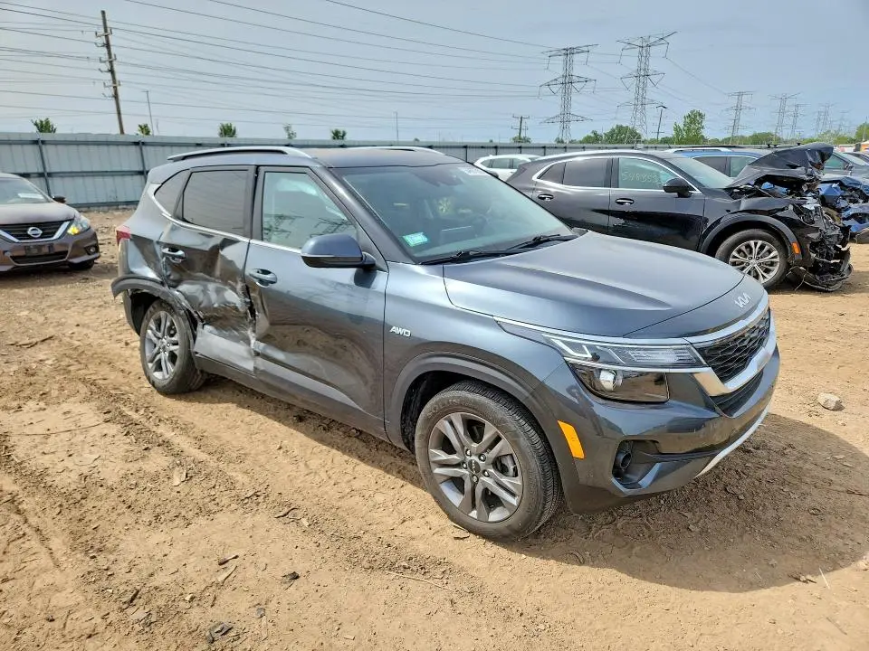 2023 KIA SELTOS S  