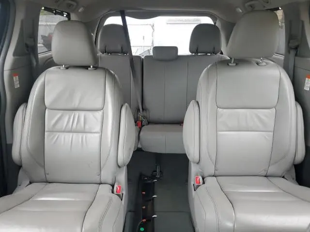 2015 TOYOTA SIENNA XLE  