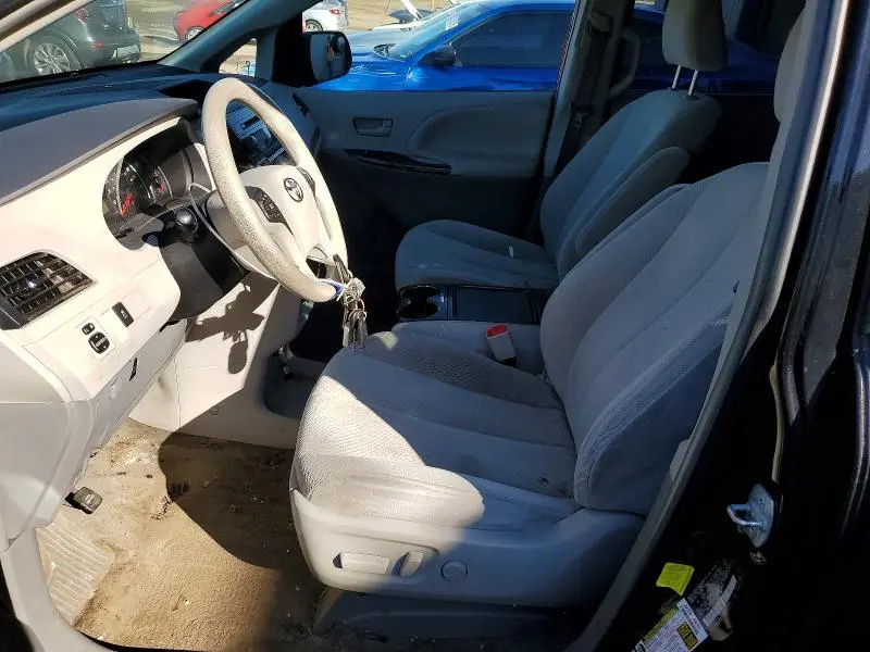 2012 TOYOTA SIENNA LE 8-PASSENGER  