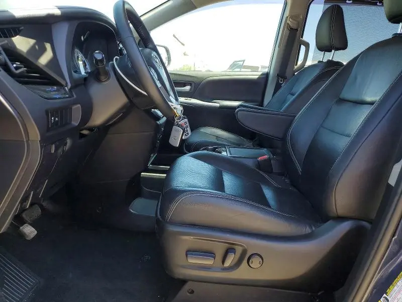 2019 TOYOTA SIENNA SE PREMIUM 7-PASSENGER  