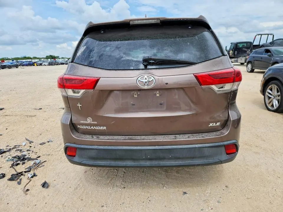 2017 TOYOTA HIGHLANDER XLE  
