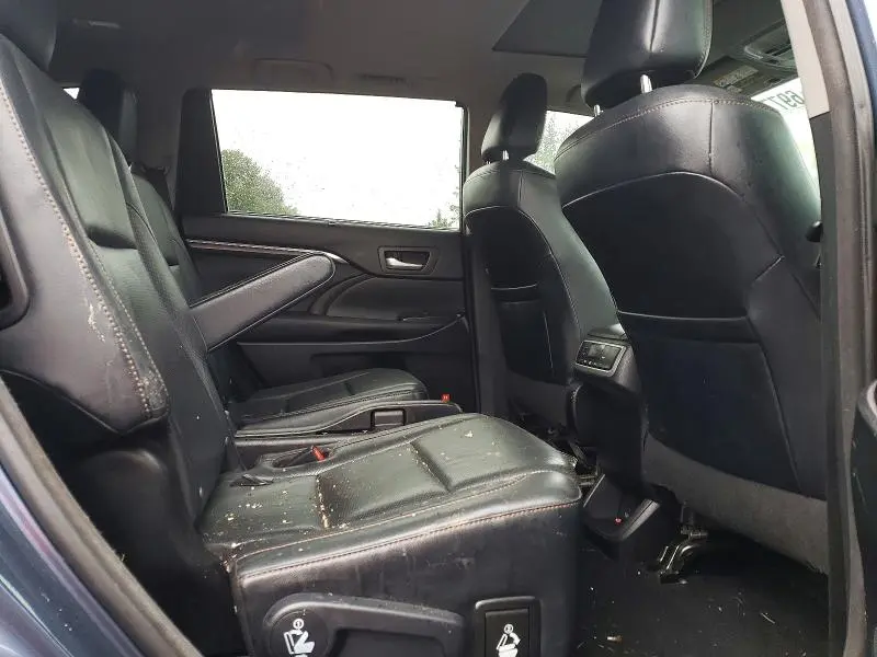 2016 TOYOTA HIGHLANDER LIMITED  
